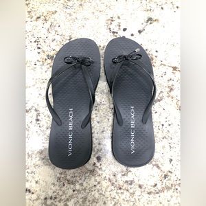 VIONIC - BEACH "BONDI" WEDGE WITH PATENT LEATHER BOW (color BLACK) size 8 NWOT